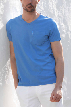 Camiseta Cuello V Hombre en color Azul - Boutique en línea Oficial ESCALES®